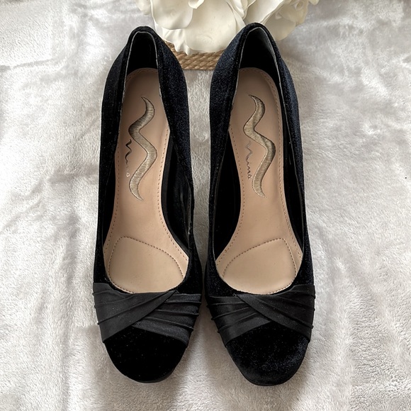 Nina black velvet heels - Picture 3 of 17